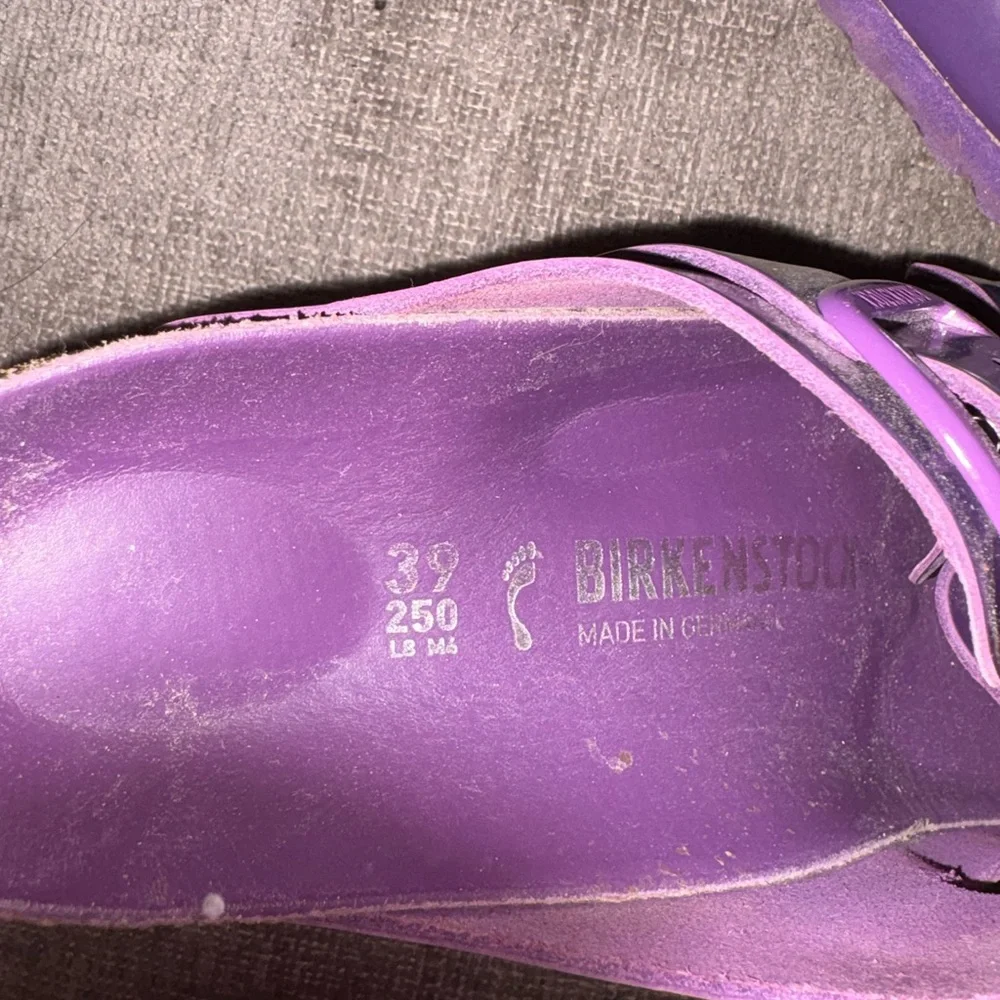 Birkenstock Purple Patent Big Buckle Sandals, Sz 39 - Picture 5 of 5